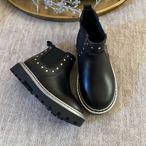 wonder nation Other - Super cute studded boots